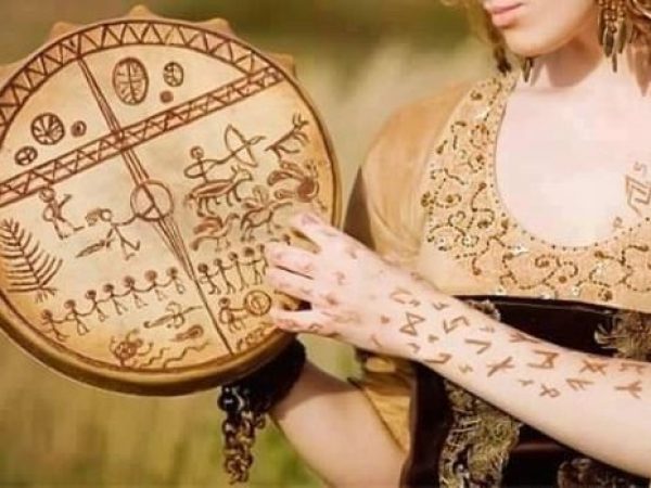 Янина Шляпникова. Курс Шаманизм. Шаманские Руны, Свечи и Числа в практиках
